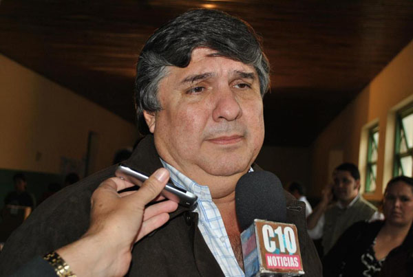 Para Mayans, los cercanos a Macri festejan este domingo el “día de la entrega nacional”