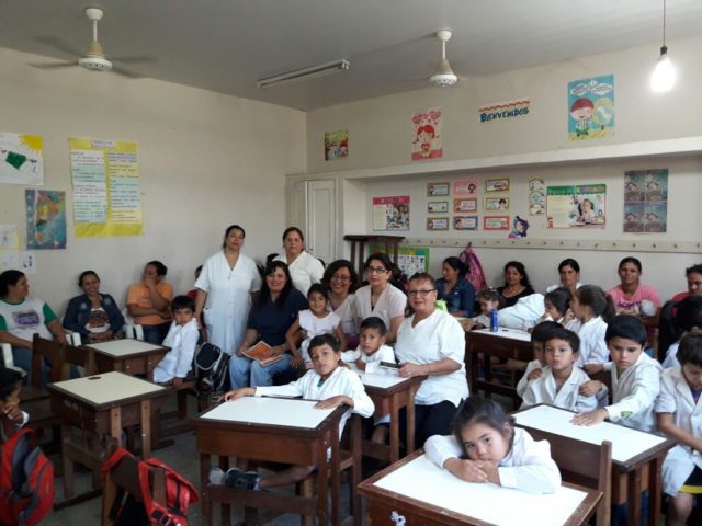Niños de Colonia Pastoril se informan sobre pediculosis y salud bucal -1