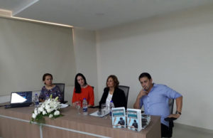 Presentan libro sobre suicidio adolescente en las escuelas