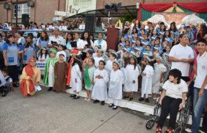 Cerca de dos millar de niños recrearon “Las escuelas cantan a la Navidad”