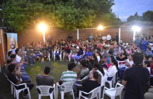 Discusión de jóvenes sobre las adicciones