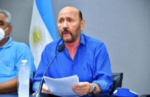 Insfrán anunció un aumento salarial del 50% para empleados públicos activos y pasivos