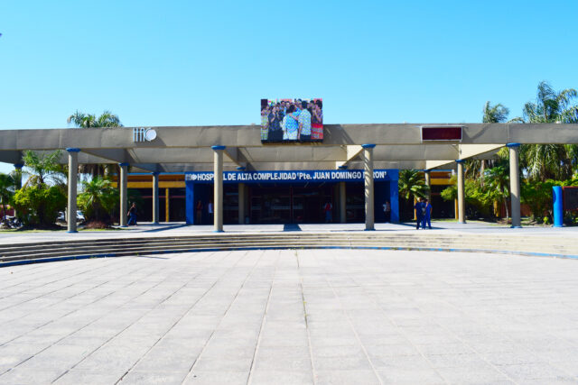 FRENTE DEL HOSPI (2)