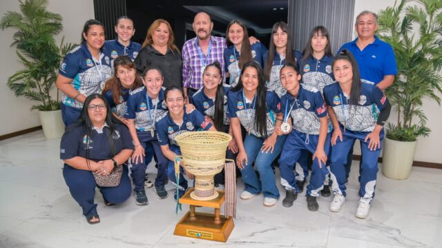 Campeonas con el Gobernador (1)