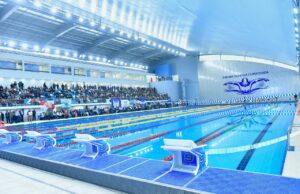 El gobernador Insfrán inauguró la piscina olímpica cubierta y climatizada junto con la pista de atletismo
