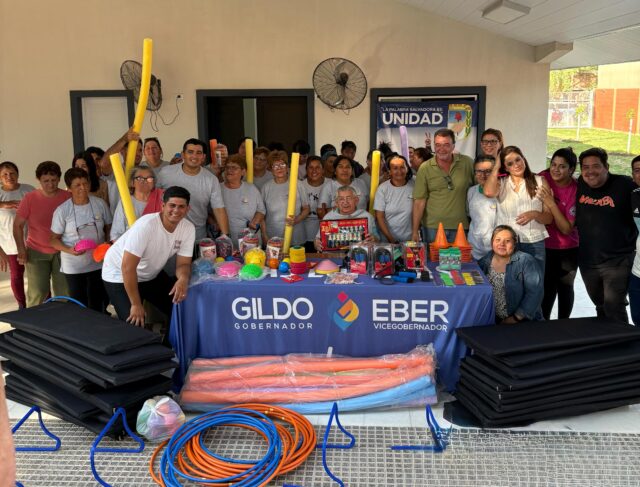 Entrega de elementos del gimnasio terapeútico de Las Lomitas -5