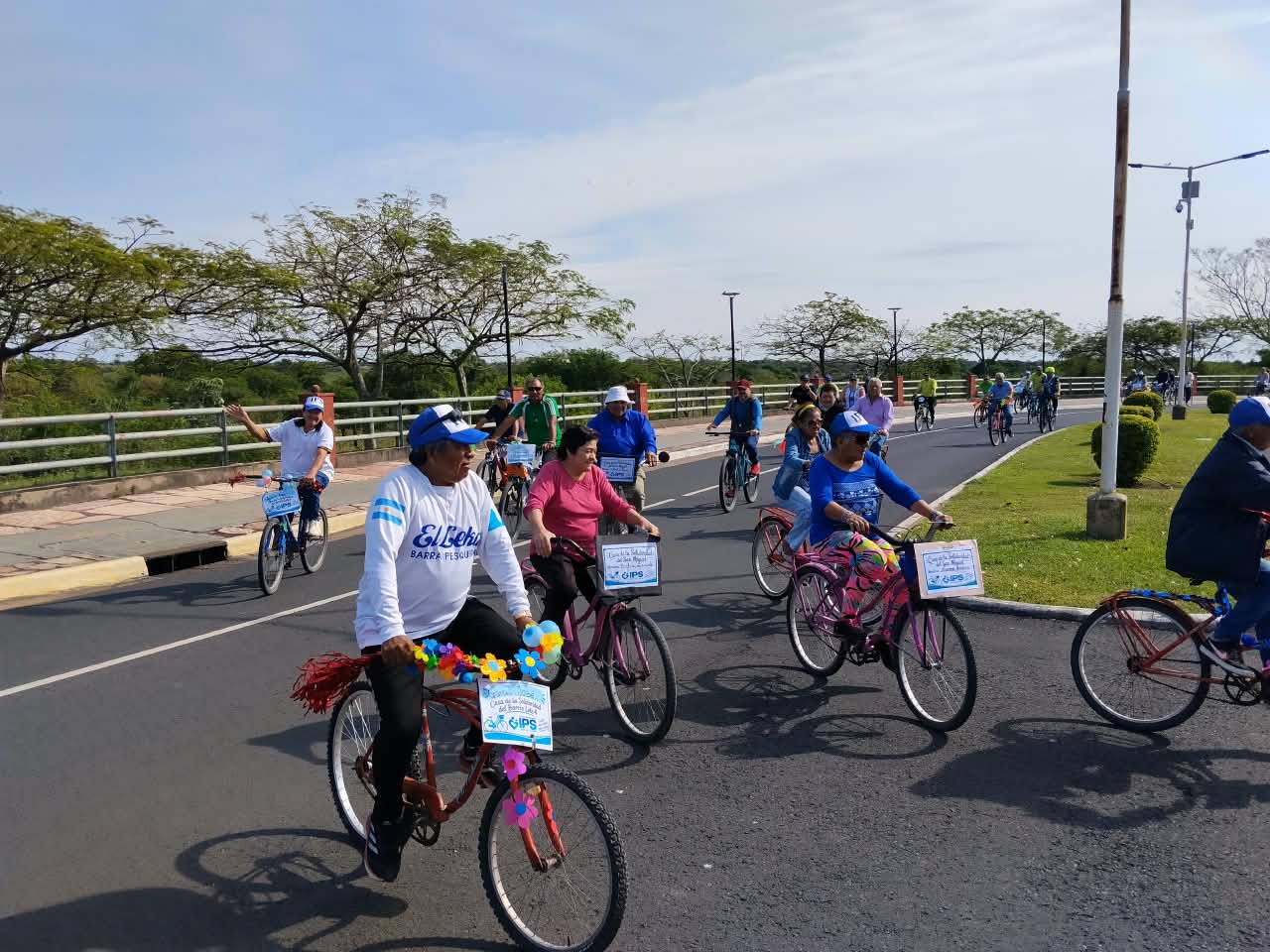 Adultos mayores realizaron un paseo en bicicletas organizado por el IPS 