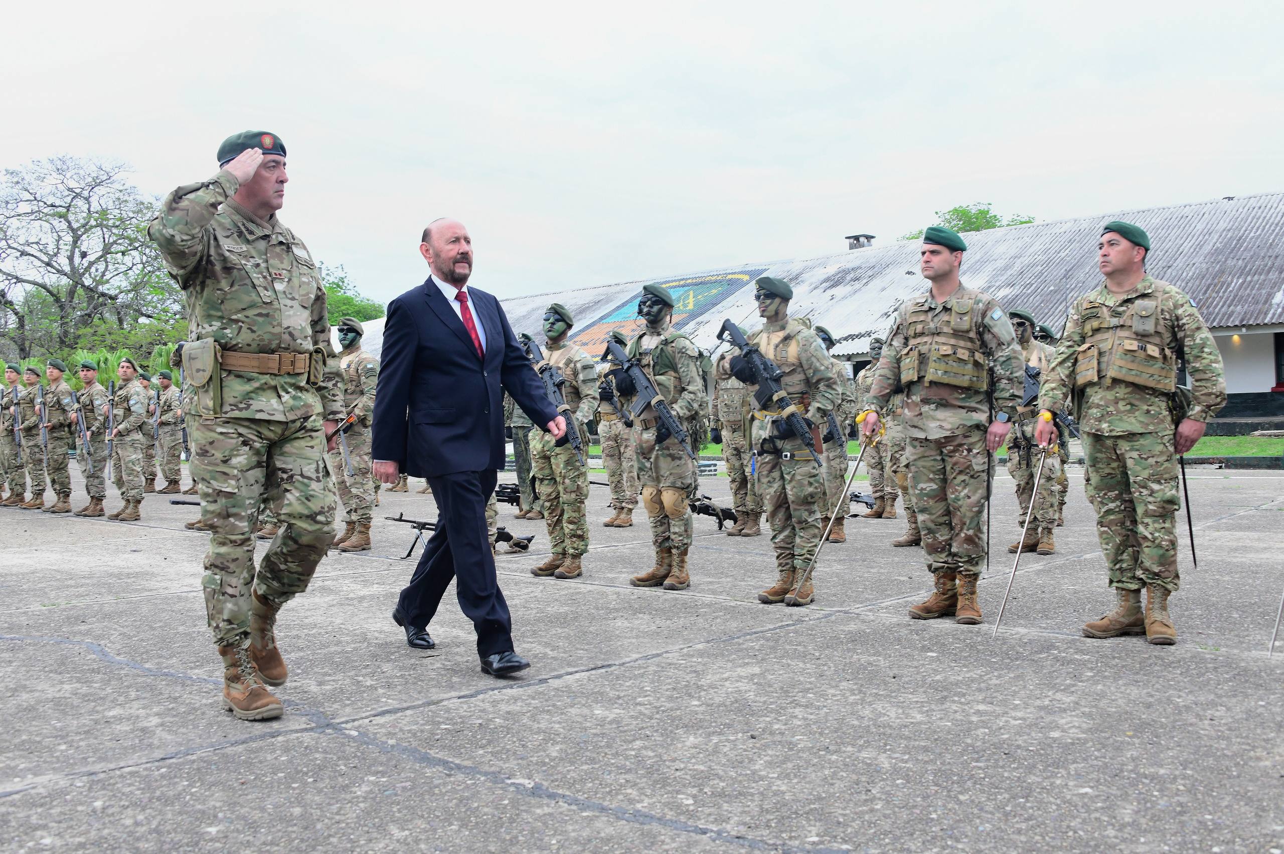 El gobernador Insfrán encabezó el acto en homenaje a los héroes que defendieron al RIMte 29